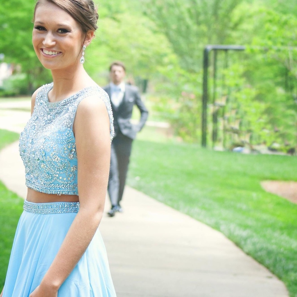 Prom Dress - Picture 2 of 5